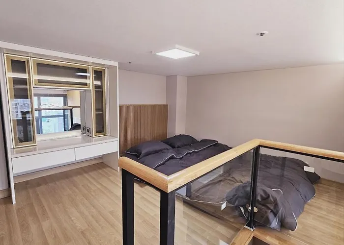 Апартаменты Luxury Near Olympic Park, Asan Medical Center, Lotte World Tower, Free Korean Ramen Сеул